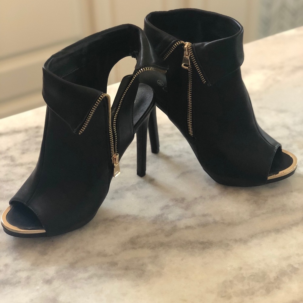 Black & Gold Zip Heels